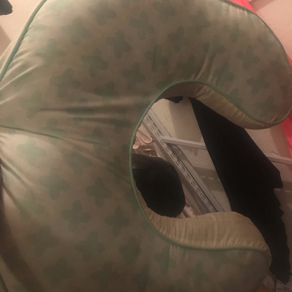 Nursing pillow